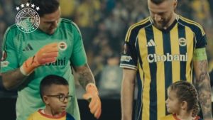 Ederson’dan işitme engelli miniğe duygusal hareket