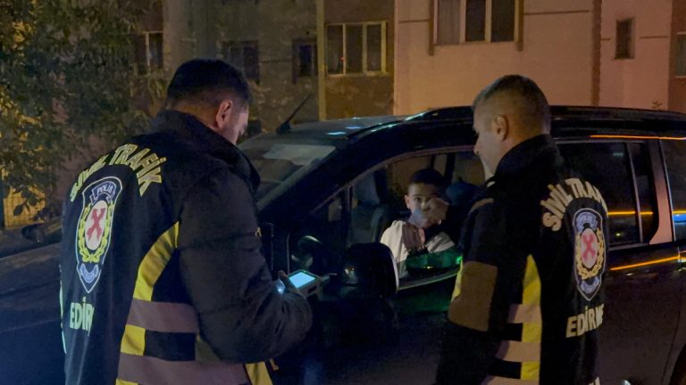 Edirne’de polis gruplarından sıkı kontrol