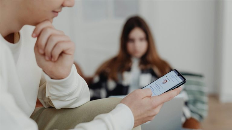 Ekran süreniz hastalık sebebi! Bakın neye yol açıyor…