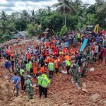 Endonezya’da heyelan: 12 ev çöktü