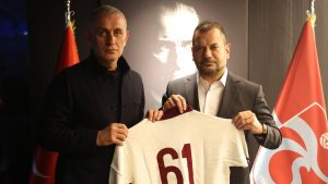 Ertuğrul Doğan, İbrahim Hacıosmanoğlu’na forma ikram etti