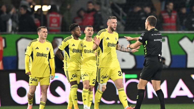 Eski hakemler Rizespor-Fenerbahçe maçının tartışmalı konumlarını kıymetlendirdi