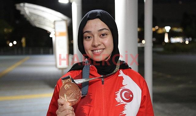 Esma Gökülü, İşitme Engelliler Olimpiyatlarında Bronz Madalya Alarak Ülkemizin Gururu Oldu