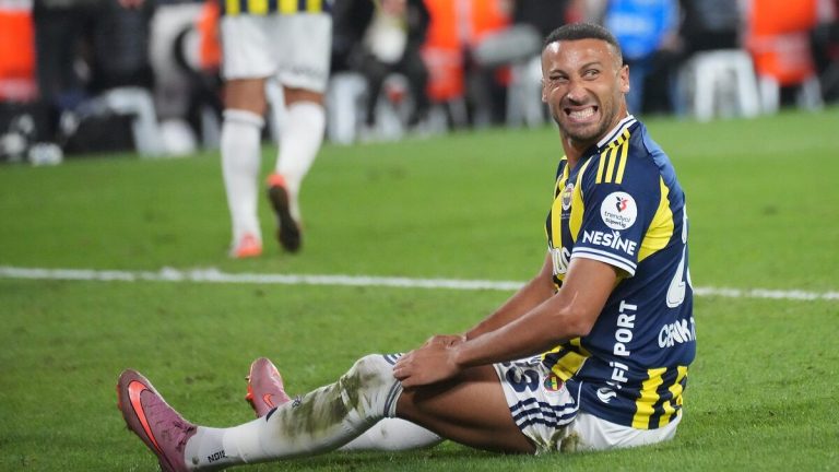 Fenerbahçe’de Cenk Tosun ameliyat oldu