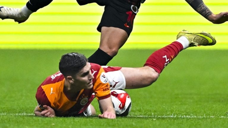 Gençlerbirliği maçında kırmızı kart gören Roland Sallai bacağının son durumunu paylaştı
