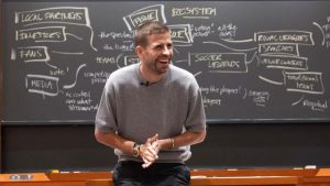 Gerard Pique, dünyaca ünlü üniversitede ders verdi