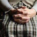 Günlük ömrü etkileyen titremeler parkinson belirtisi olabilir