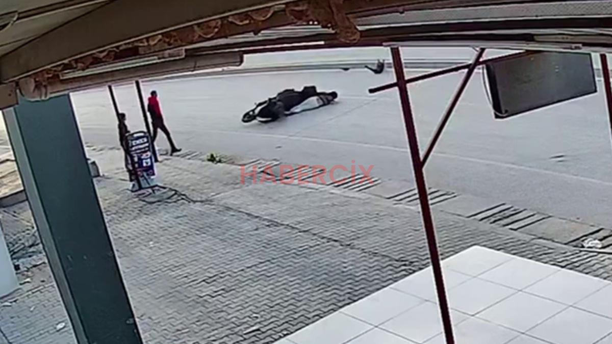 Hatay’da başıboş sokak köpeğine çarpan motorcu metrelerce sürüklendi