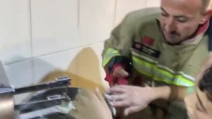 Hatay’da hamur karıştırma makinesine elini sıkıştırdı