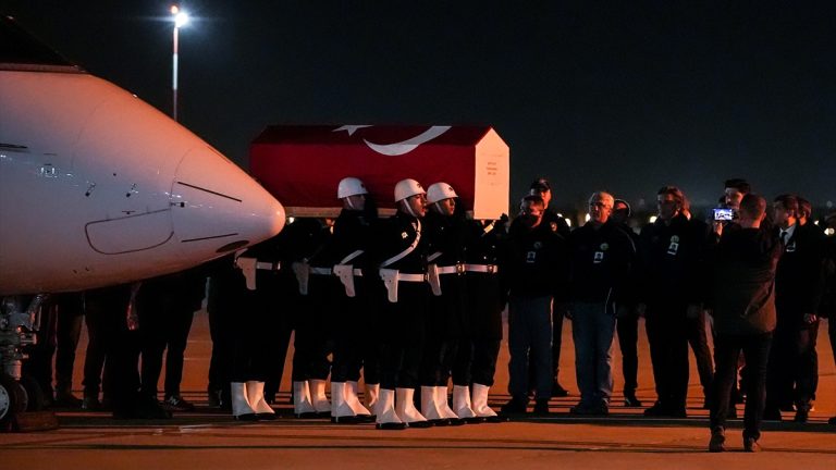 Hırvatistan’daki uçak kazasında şehit olan pilot Hasan Bahar’ın naaşı İstanbul’a getirildi