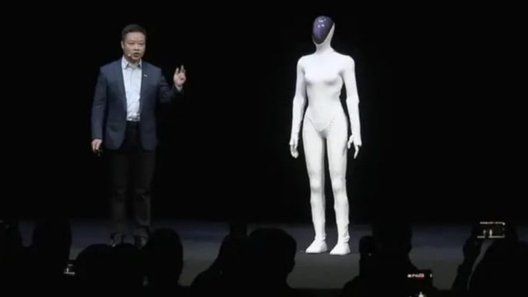 İçinde insan olduğu sanılan robot: IRON