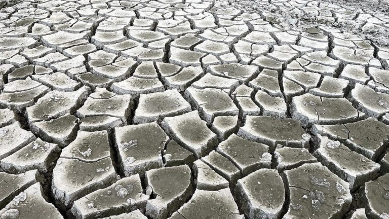 İran’da barajların doluluk oranı yüzde 3’ün altına düştü