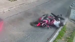 İstanbul Avcılar’da motosiklet kazası kamerada