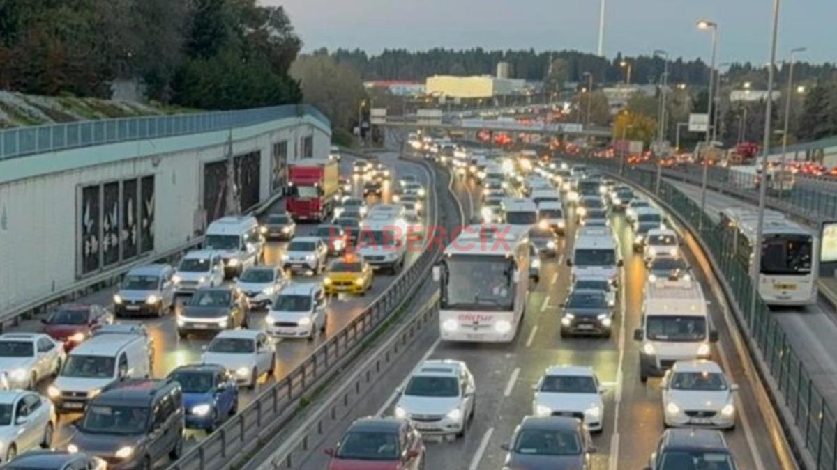 İstanbul’da akşam saatlerinde trafik yoğunluğu yüzde 89’a kadar çıktı