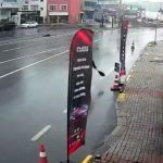 İstanbul’da alışverişten dönerken araba çarptı