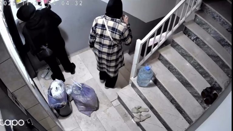 İstanbul’da daire kapısını yoklayan bayanlara kameradan seslendi: Sizi görüyorum