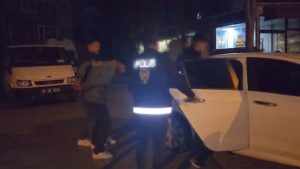 İstanbul’da saldırı hazırlığında olan 2 kişi polis denetimlerinde yakalandı