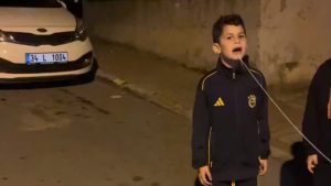 İstanbul’da sallanan dişi, topa şut çekerek düşürdüler