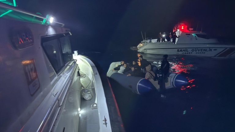 İzmir açıklarında 38 sistemsiz göçmen yakalandı