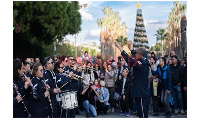 İzmir, yeni yılı rengarenk bir şenlikle karşılıyor
