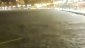 İzmir’de tesirli olan sağanak yağış sonrası sokak ve caddeleri su bastı