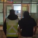 İzmir’de trafik tartışması sırasında arabaya levye ile saldıran 2 kuşkulu gözaltında