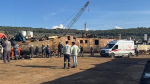 İzmir’de üzerine kesim düşen personel öldü