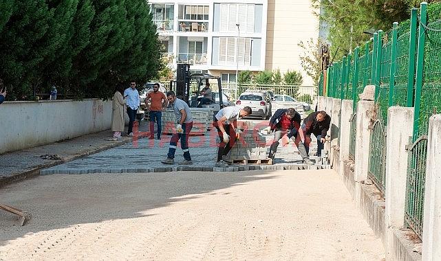 Karşıyaka’da okul etraflarında yol bakım çalışması