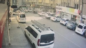 Kayseri’de kaza geliyorum dedi: Dur levhasına uymadı, araçla çarpıştı