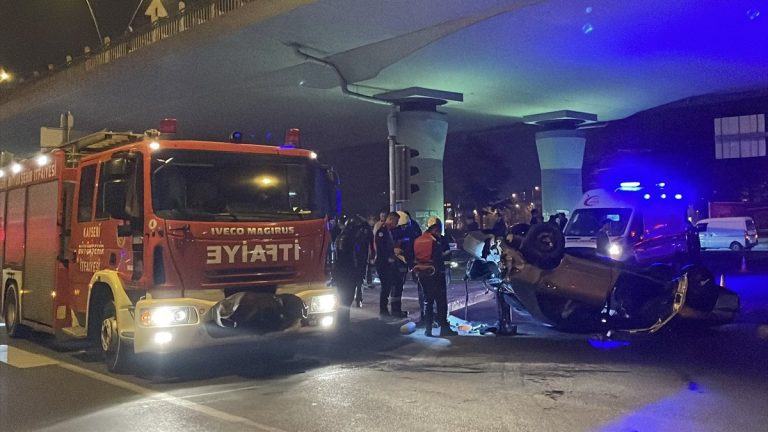 Kayseri’de polisten kaçan araba devrildi