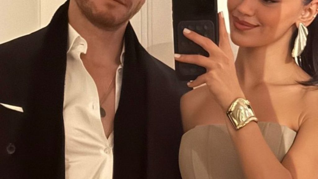 Kerem Bürsin ile Selin Yağcıoğlu’ndan ilk fotoğraf