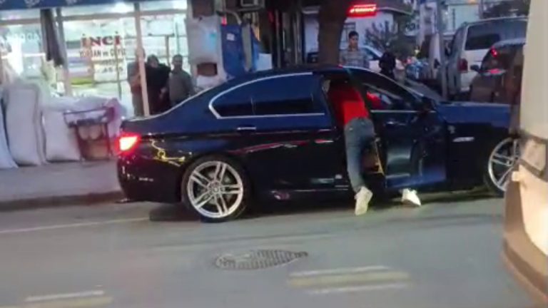 Kocaeli’de bir kişi eşiyle bağı olduğunu düşündüğü şahsı tekraren bıçakladı