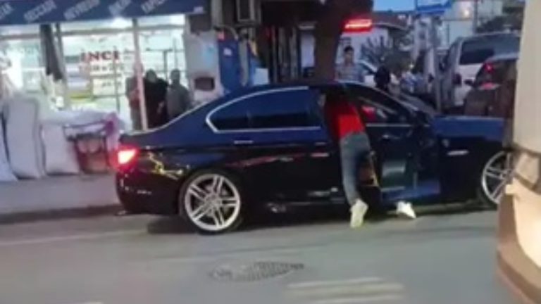 Kocaeli’de eski eşini ve ilşkisi olan arkadaşını defalarca bıçakladı