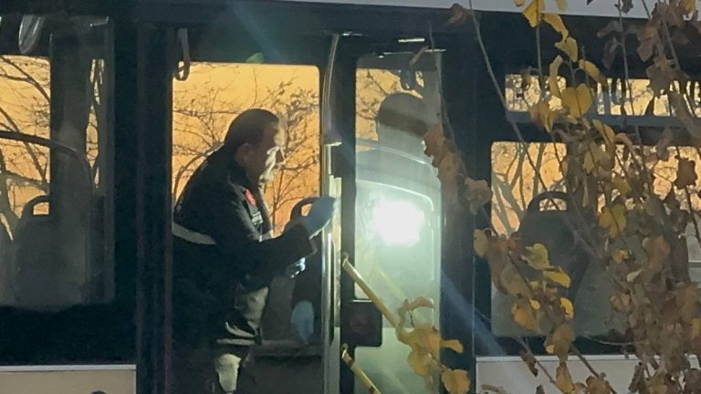 Konya’da bir kişi otobüste eşinin gözü önünde bıçaklandı