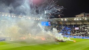 Küme düşen Norrköping taraftarları alana ziyan verdi