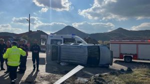 Kütahya’da hafif ticari araç takla attı: 7 yaralı