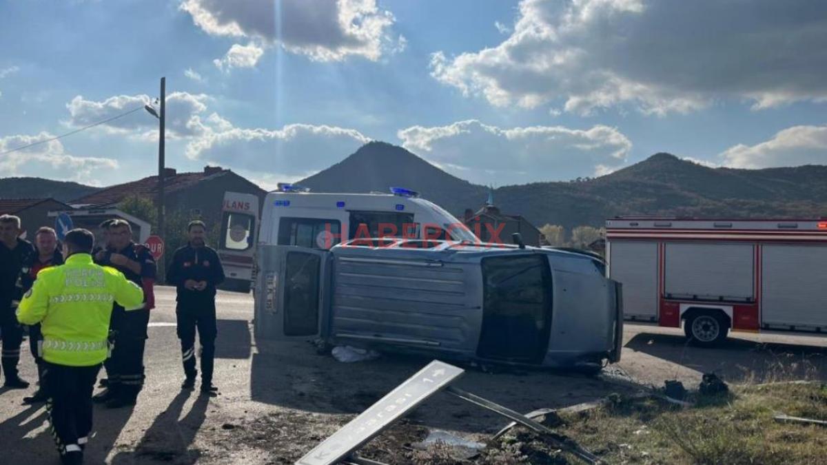 Kütahya’da hafif ticari araç takla attı: 7 yaralı
