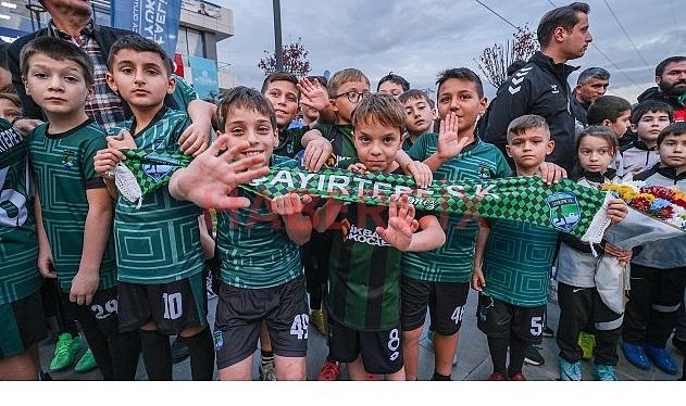 Lider Büyükakın: “Gençler için ne gerekiyorsa yapmaya devam edeceğiz”