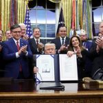 Lider Donald Trump imzaladı: ABD’de federal hükümet 43 gün sonra açıldı