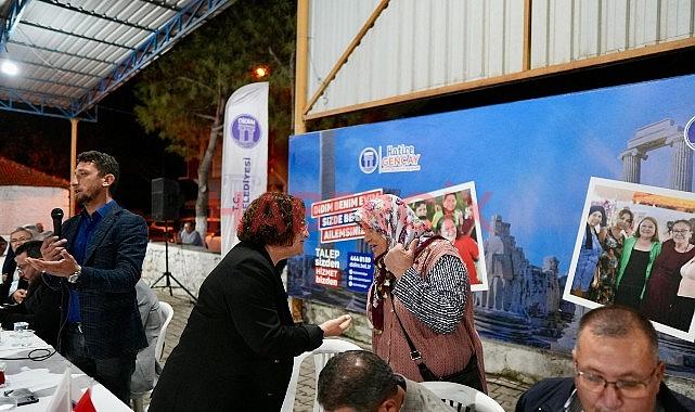 Lider Hatice Gençay, Balat Mahallesi’nde Halk ile Bir Ortaya Geldi