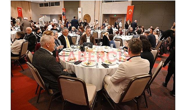 Lider Topaloğlu öğretmenlerle yemekte bir ortaya geldi