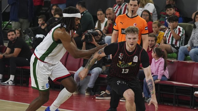 Manisa Basket, Karşıyaka’yı mağlup etti
