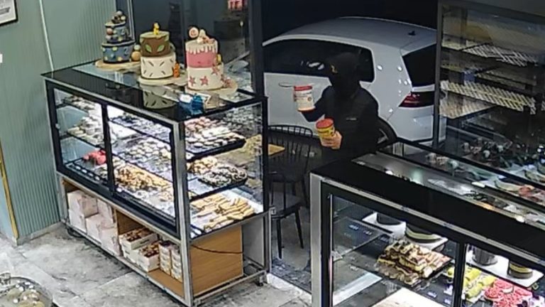 Manisa’da bir kişi SMA bağış kutusunu çaldı