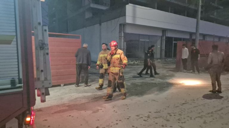 Manisa’da üzerine çelik kalıp düşen personel öldü