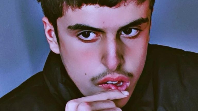 Mardin’de 11. kattan düşen zihinsel engelli çocuk can verdi