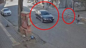 Mardin’de ehliyetsiz sürücünün çarptığı çocuk metrelerce savruldu