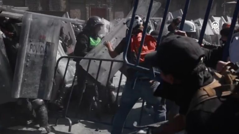 Meksika’da hükümetin güvenlik siyaseti protesto edildi: 20 kişi yaralandı