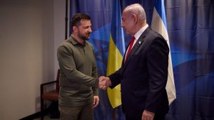 Mossad’ın eski başkanı Cohen’den Zelensky’e: Zavallı, yeterli bir Yahudi komedyen