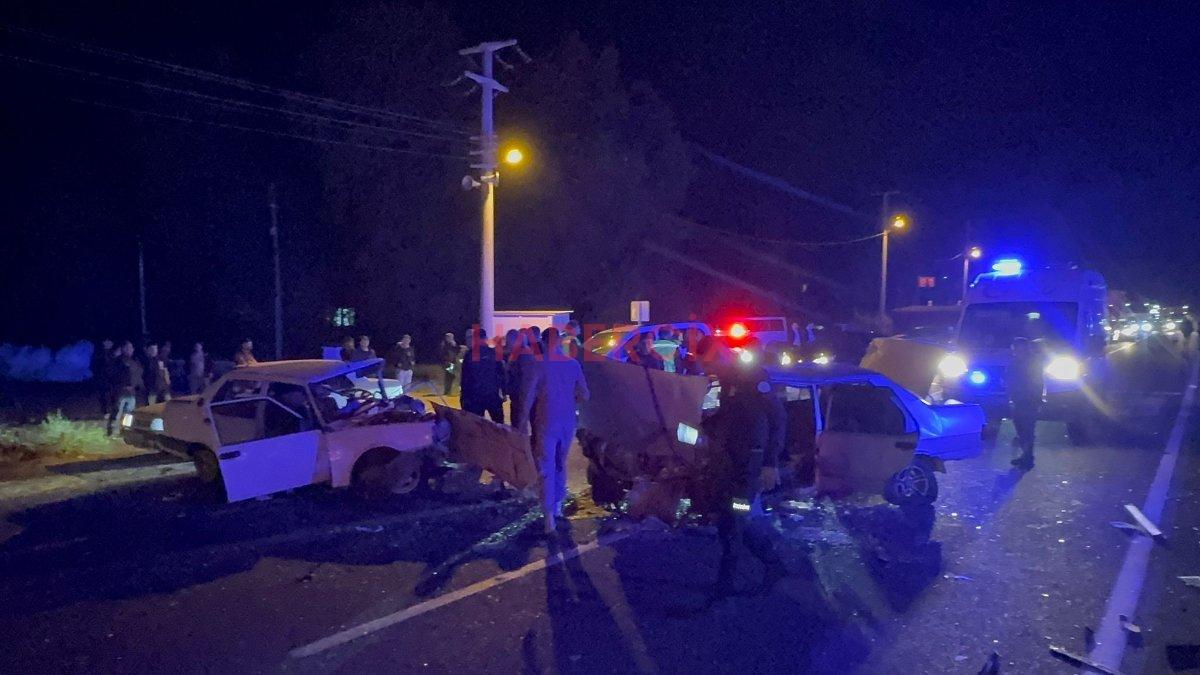 Muğla’da 2 otomobil kafa kafaya çarpıştı: 3 yaralı