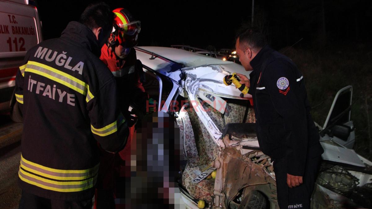 Muğla’da alkollü sürücü, aracını direğe çarptı: 2 yaralı